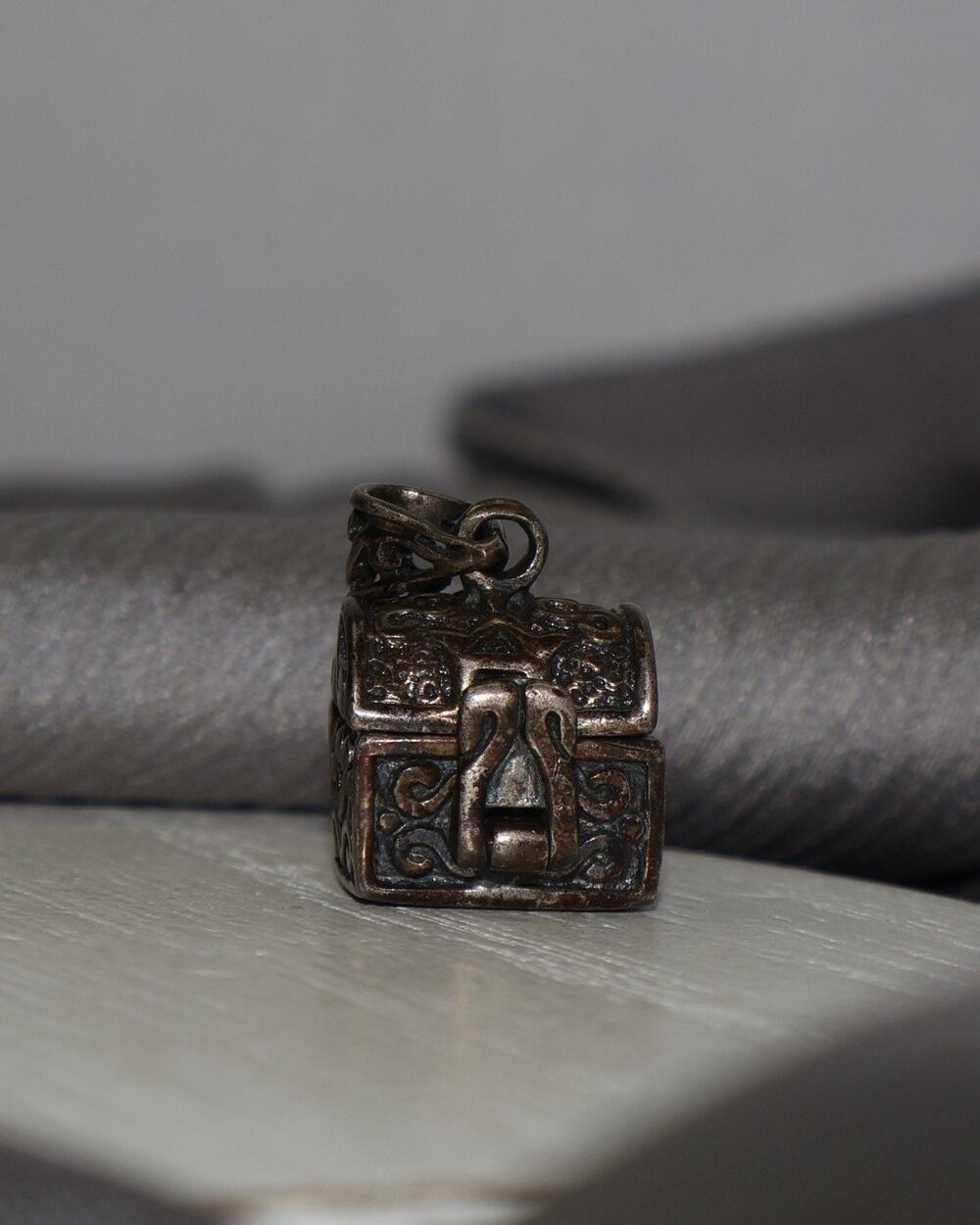 Vintage Treasure Chest Box Sterling Silver Pendant 3.6G /0.8in